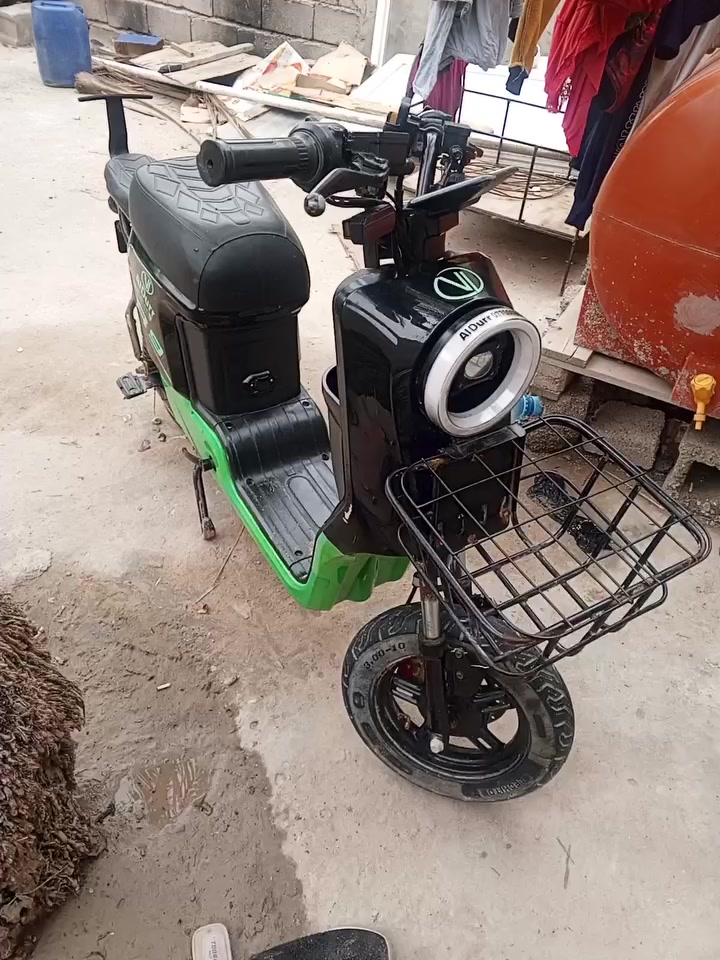 شباب سلام عليكم شباب دراجه شحن جديده بياع محتاج ومستعجل السعر 300 وبيها مجال ***********
