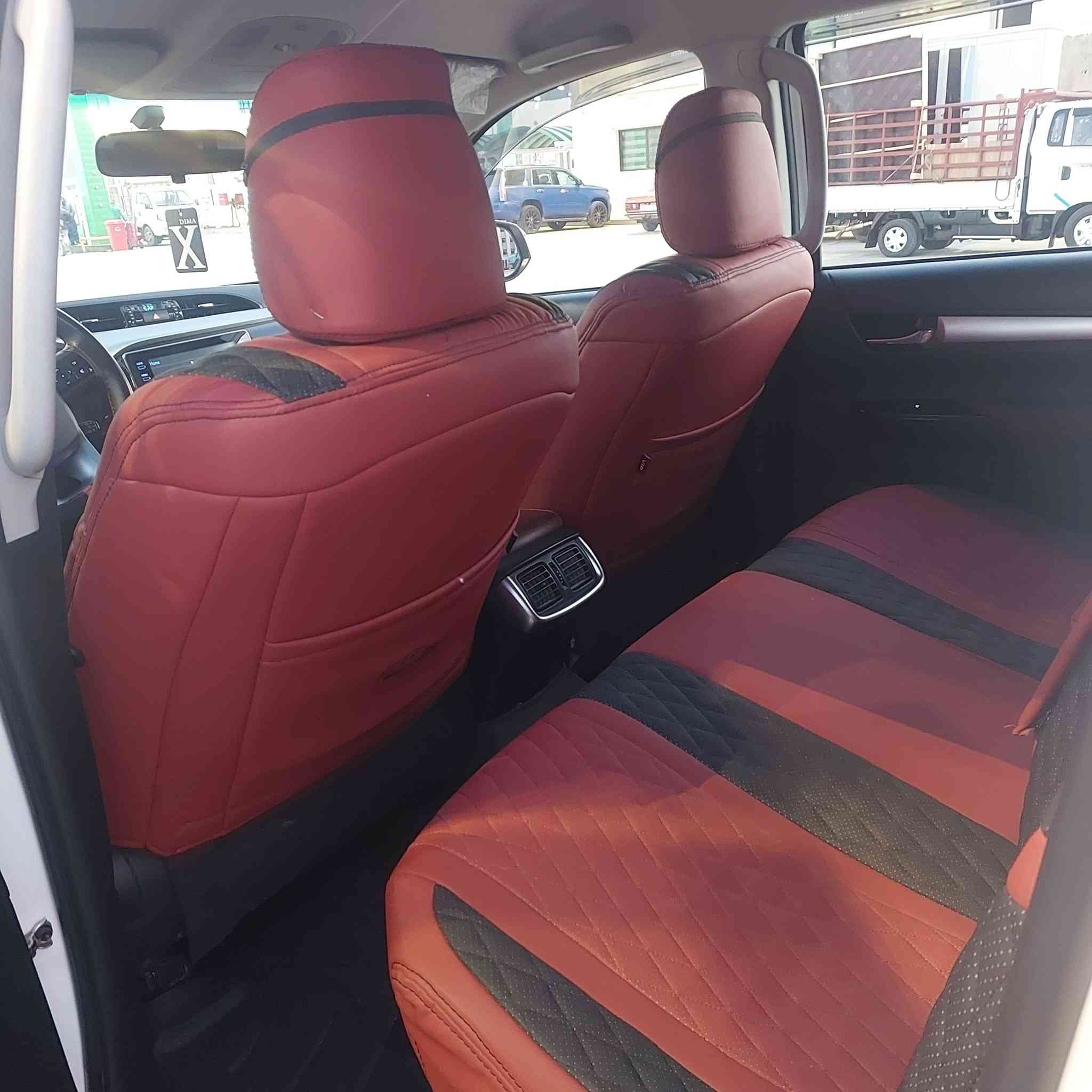 السلام عليكم.. للبيع فقط (لا مراوس ولا أقساط)
تويوتا هايلوكس موديل 2024
العداد: 78 ألف كيلومتر.
الحالة: السيارة مكفولة كفالة عامة  كله بشرط الفحص.
المحرك والملحقات: بحالة ممتازة جداً وجاهزة من كلشي.
السعر: [ 665] (وبيه مجال  "***********
