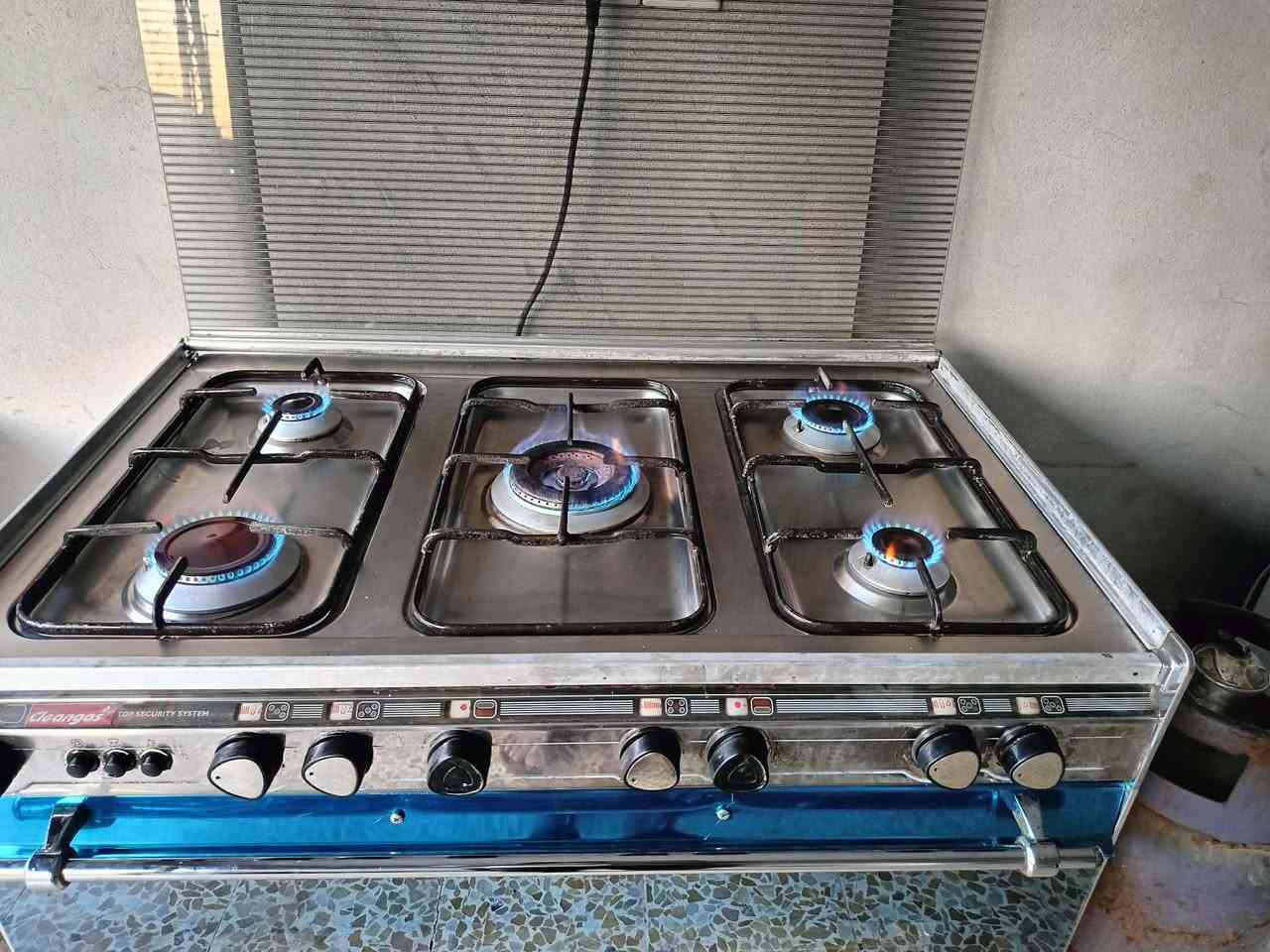 طباخ كلين كاز سوري. 
نظيف جدا جدا شغال كامل عيون وفرن نظام خطين..
نظام بوري..شغال كلوب وقداحات وشواية ..
السعر 225 وبي مجال... عنوان موصل جانب الايسر حي القدس الاستفسار عل خاص


**إذا كنت صاحب هذا الإعلان وتريد حذفه لأي سبب، رجاءا أرسل رسالة إلى الدعم الفني**