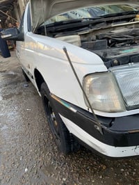 بيجو جيلكس موديل ٢٠٠٩ السيارة حلوة  بيهة تنقيص خفيف وصدرها الامامي وال...