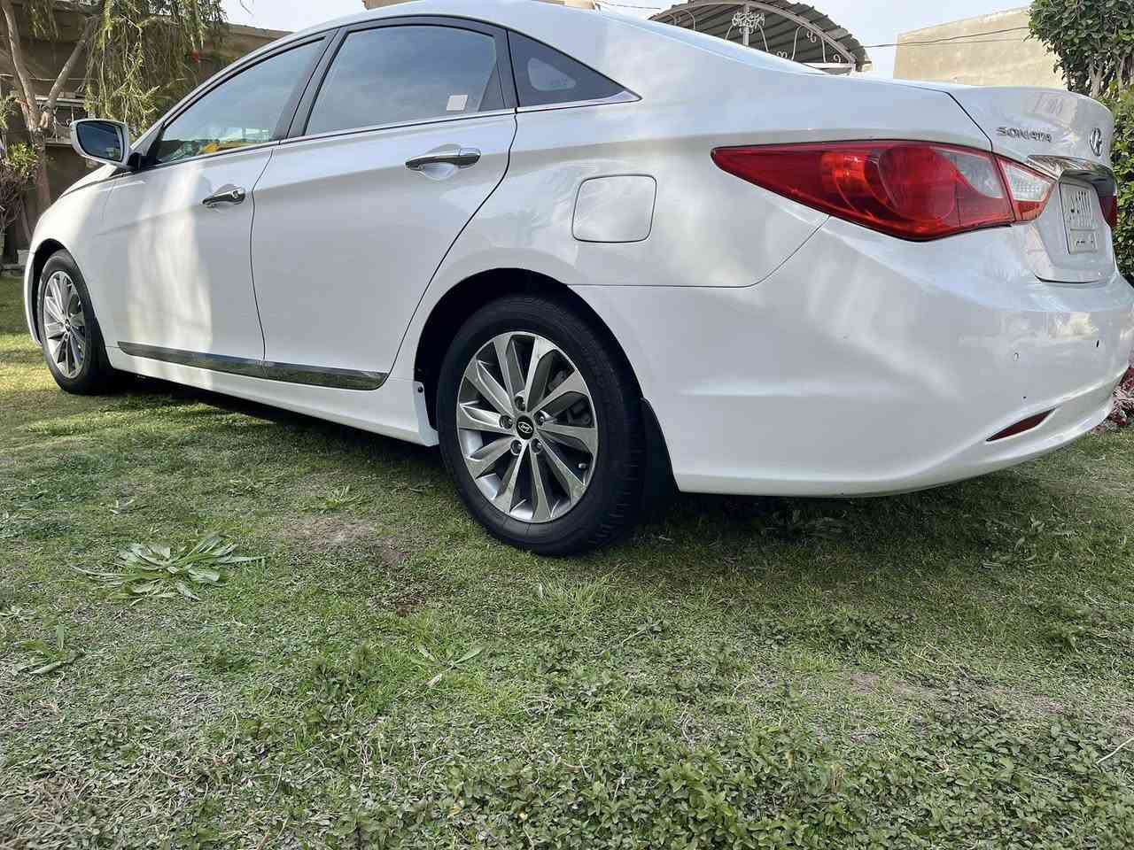 السلام عليكم سوناتا موديل 15خليجي بيه ثلاث قطع بنيد وجاملغ الخلفي وجاملغ الأمامي بجهت اسائق سياره جديده ع ايدي مراورس بجارجر ***********حله قرب جامعة بابل
