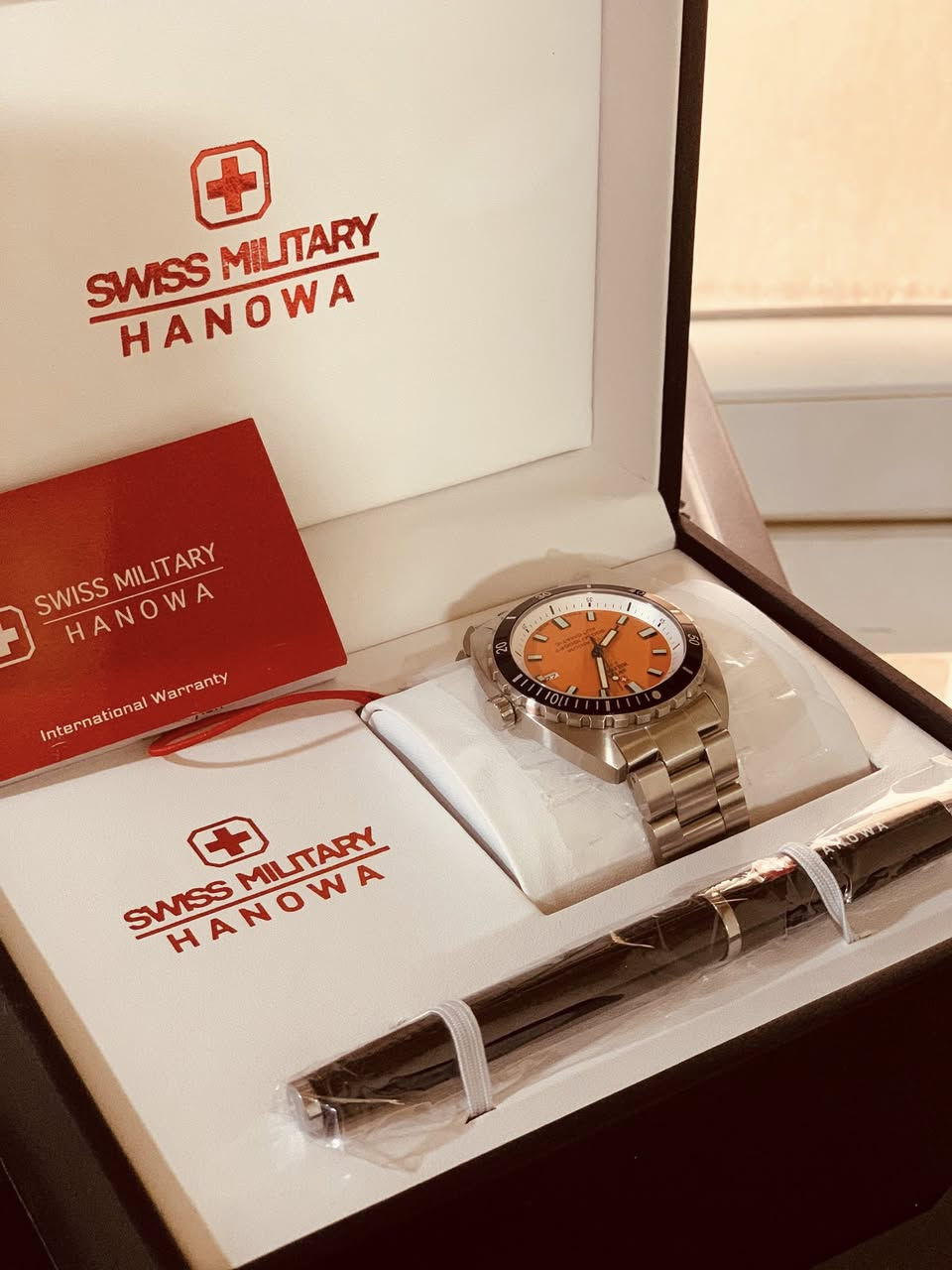 � ساعة Swiss Military Hanowa الأصلية 🔥
كامل مرفقات ليبل جديده
إذا تدور على القوة، الدقة، والفخامة… هاي الساعة خيارك الصح.

⌚ مواصفات تهمك:

 • حركة أوتوماتيك سويسرية 🇨🇭
 • تصميم رياضي فخم يناسب الرسمي واليومي
 • هيكل ستانلس ستيل قوي
 • مقاومة للماء
 • مينا برتقالي ملفت ✨
 • زجاج شفاف من الخلف يبين الماكينة
 • مع الكرتونة الأصلية + الضمان الدولي

💼 ساعة تعكس شخصيتك القوية
🎯 دقة سويسرية ما تخذلك
🔥 قطعة مميزة مو متوفرة بكل مكان

📩 راسلنا للطلب أو الاستفسار
سعر200توصيل مجاني


**إذا كنت صاحب هذا الإعلان وتريد حذفه لأي سبب، رجاءا أرسل رسالة إلى الدعم الفني**