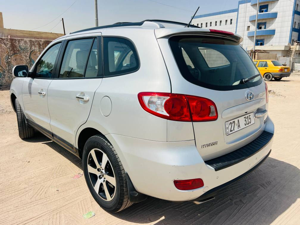 سنتافي 2009 كفالة عامة
***********.. 
رقم مميز ذيقار قيمتة 40 ورقة 
فول فول مواصفات
فتحة كشنات عسلي
كرسي السائق كهربائي
مكينة ٦ سلندر القوية والمرغوبة
تخم تاير
تخم ويلات
عبوة فيتبم جديدة
السيارة جانيها من سنتها ولحد الان ما مبيعوة الاكثر من شخص
سيارة نصباها تخبل ومكفولة من كلشي. كير مكينة
***********
ما متواجد فيس الشراي يخابرني ويدلل البصرة, العراق
