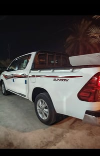 هيلوكس شركة ساز ام ضمان  25موديل ماشيه كدامك العداد السعر 310ورقات قفل...