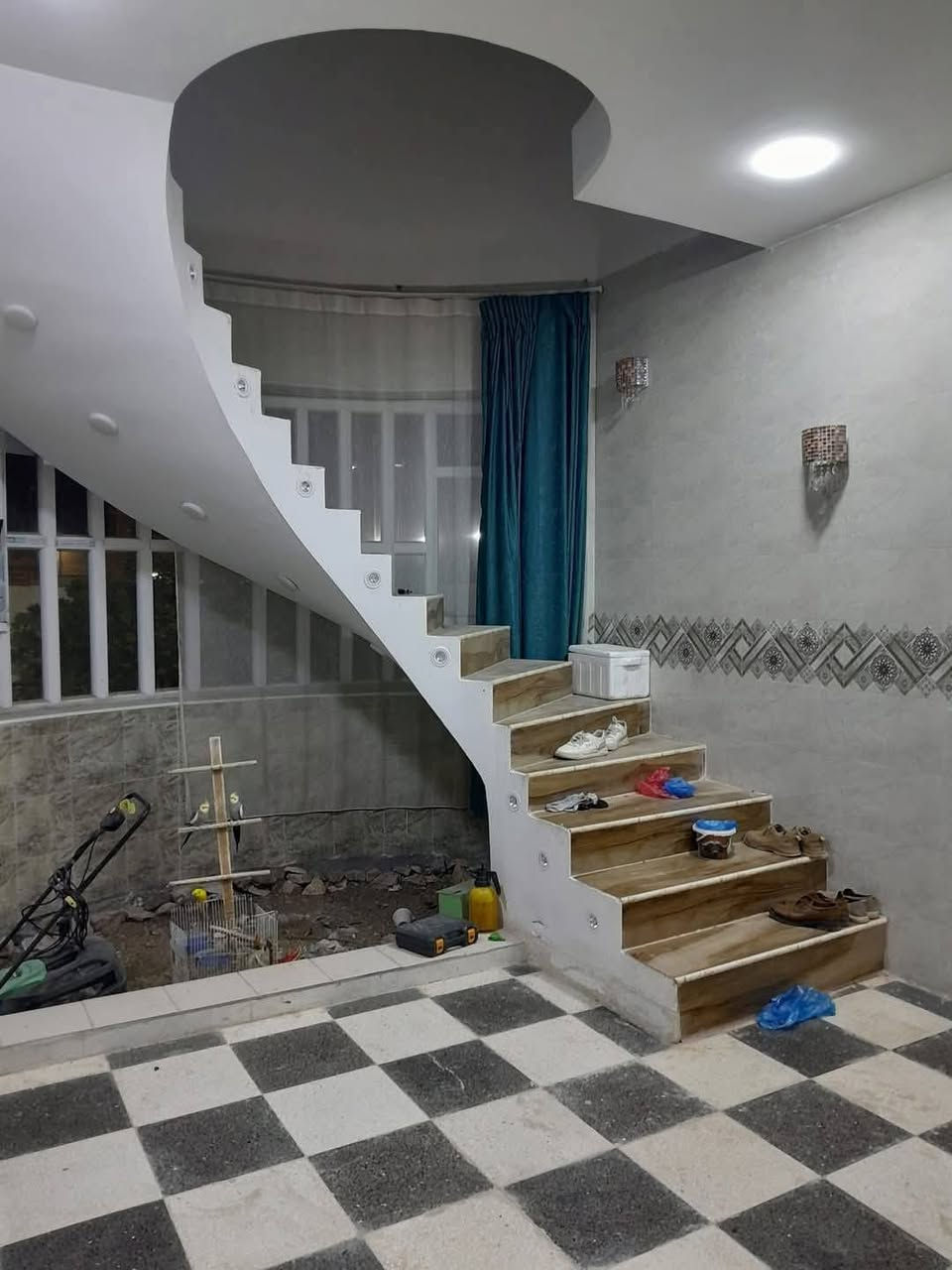 يعلن مكتب دار السلطان للعقار 🏠
عن بيع بيت في منطقة الورديه خارج خلف معمل بلوك ابو كيره المساحه ٢٠٠م زراعي البيت حديث جدآ يتكون من ٢غرف نوم وهول واستقبال ومطبخ ومجمع صحيات 
تحويل مباشرتا السعر ١٠٠مليون وبي مجال للإستفسار الاتصال على الرقم ***********
