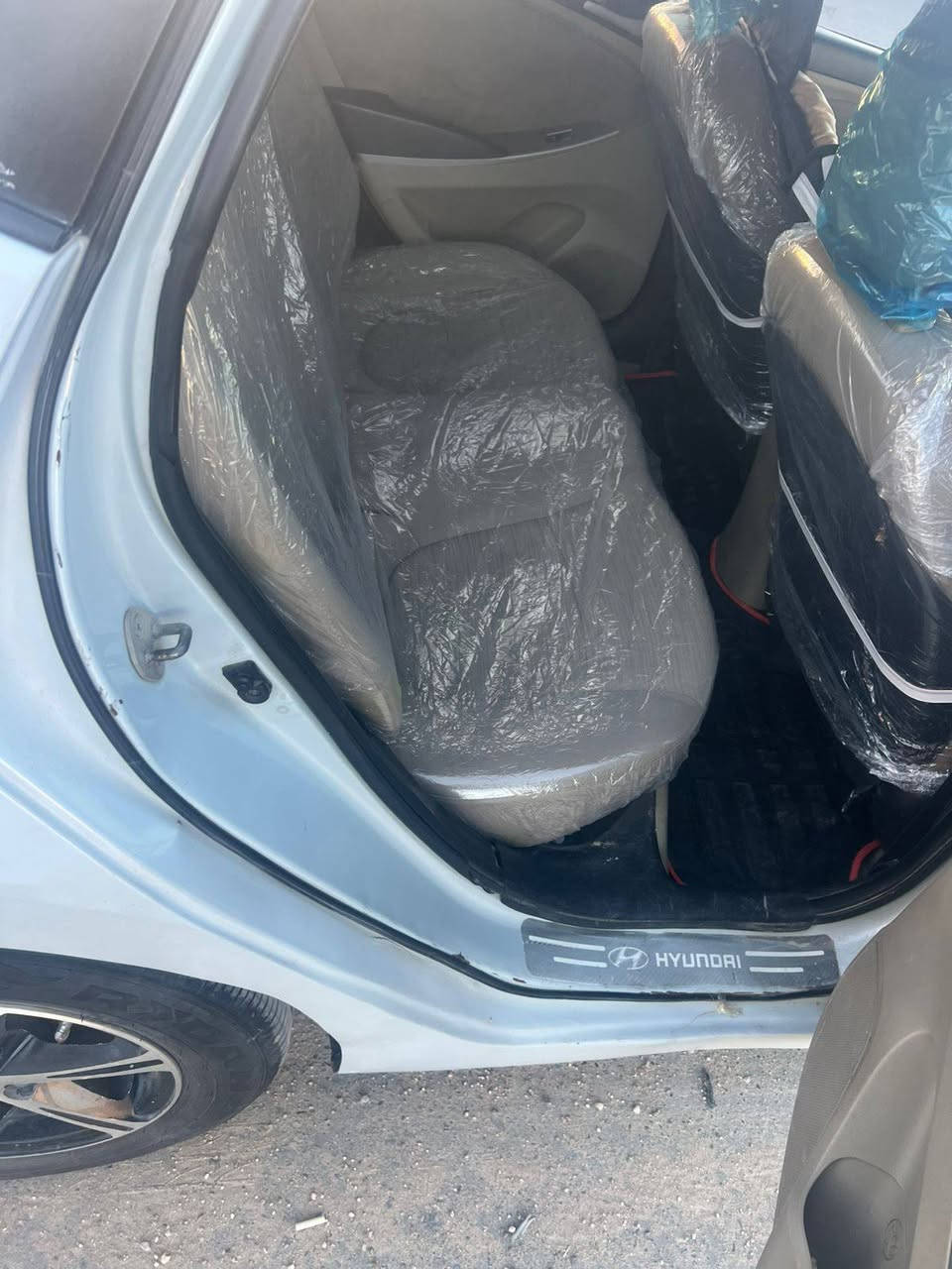 سلام عليكم سيارة اكسنت للبيع موديل 2016 سيارة خير من الله كير محرك تخم تاير حداديه تبريد كله جاهز سيارة خليجيه بيها رشات صبغ جراد علمن سيارة خاليه من المعجون السعر 80 و بيها مجال كلش قليل  الستفسار ***********
