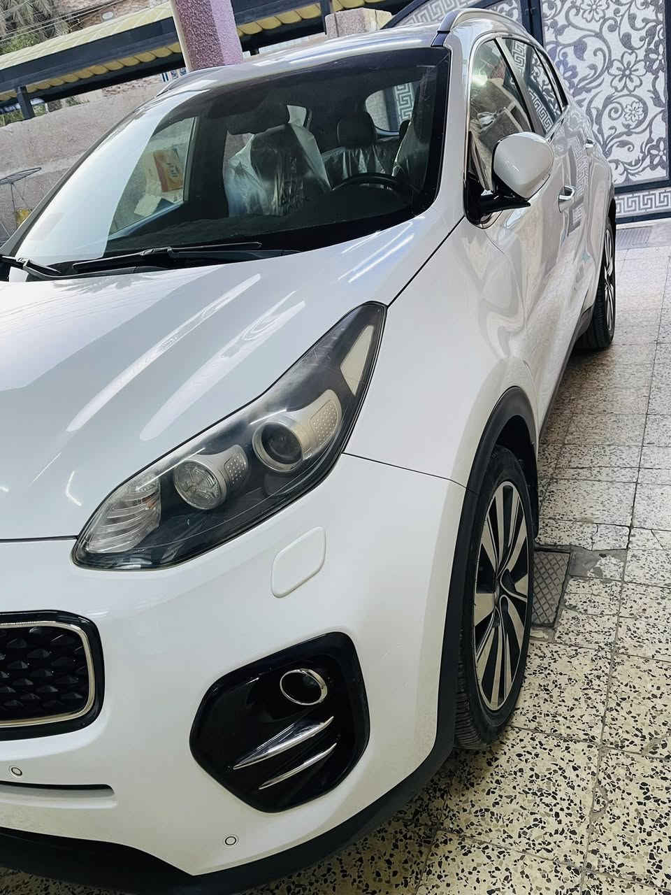 السلام عليكم
سبورتج ٢٠١٧  خليجي رقم بغداد باسمي 
كفاله عامة لا صبغ ولا بارد ولا تبديل حته دعاميات 
محرك ٢٠٠٠ دوش بلادي مامفتوح
كير بلادي مامفتوح
داخل بيجي 
مري شفط
قطعتين تبريد
حساس امامي
كامرة 
ماشيه ٩١ الف 
سيارة حيل نصيفه تجي وتشوفه
السعر ١٨٠ بيها مجال بسيط
مكاني بغداد حي العامل لاتصال ***********
