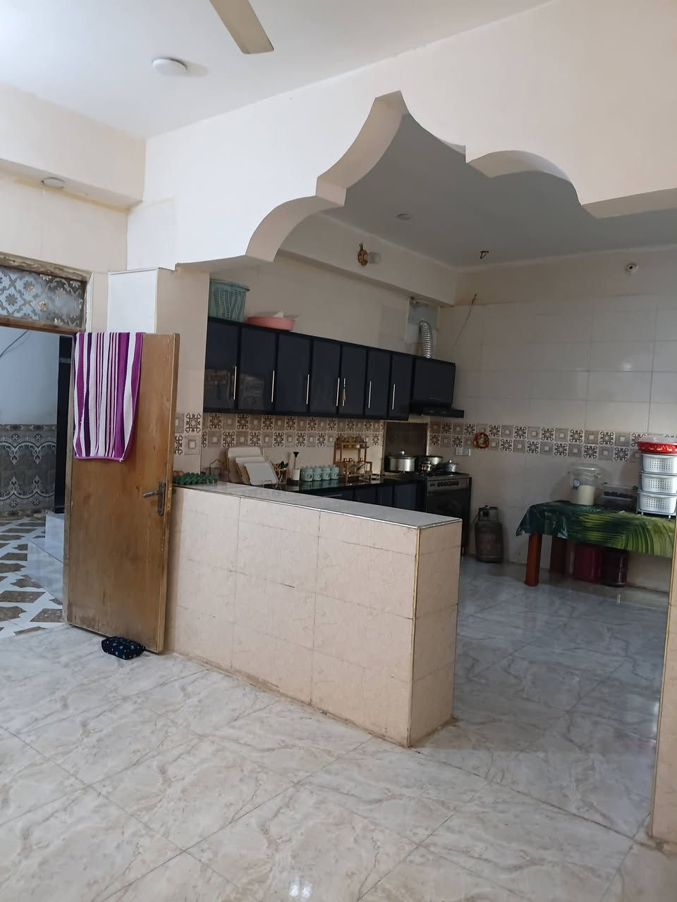 السلام عليكم بيت للبيع في المتنبي مساحة البيت 525متر ثلاث غرف نوم بناء جديد للاستفسار ***********
