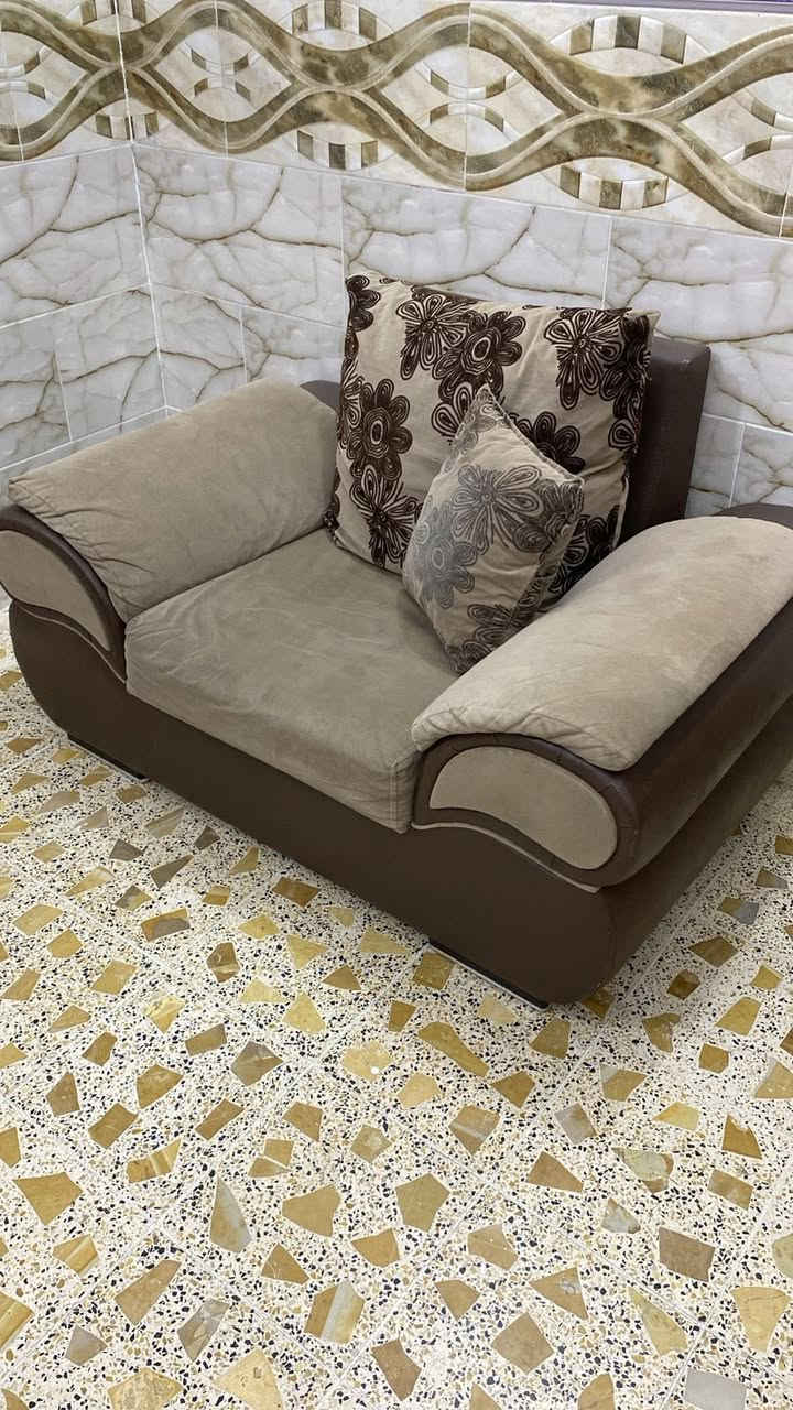 🛋️ قنفات مستخدمه ٨ مقاعد للبيع السعر ٢٠٠ الف وبيهن مجال بسيط مع جميع الكوشات العنون سامراء للإستفسار ارسل لي رسالة على الخاص ...


**إذا كنت صاحب هذا الإعلان وتريد حذفه لأي سبب، رجاءا أرسل رسالة إلى الدعم الفني**