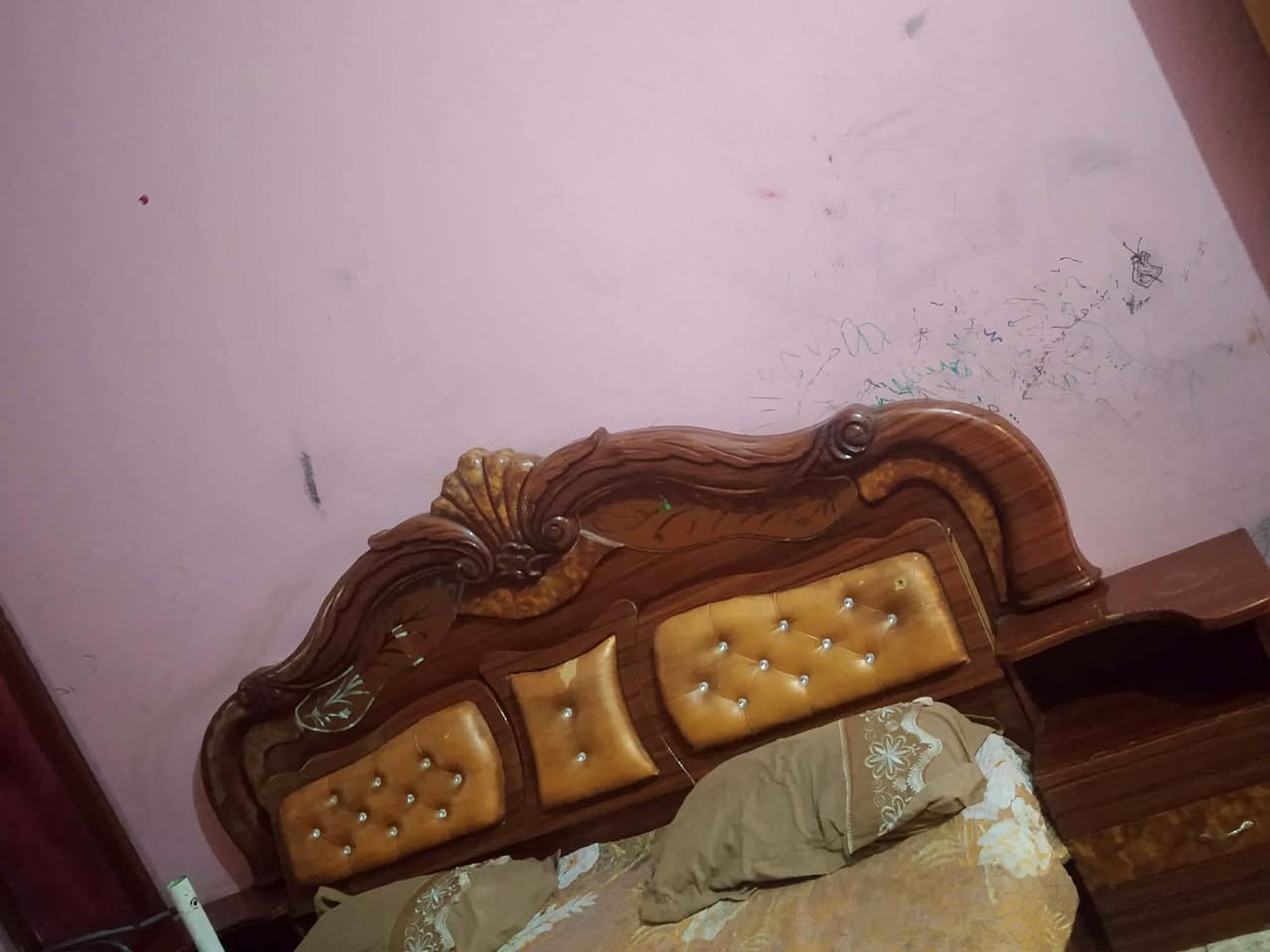 غرفه ماليزي نضيفه مابيه شي عن ضرر مسعجل سعره 150 بيه مجال ال شراي رقم الهاتف ‏‪***********‬‏
