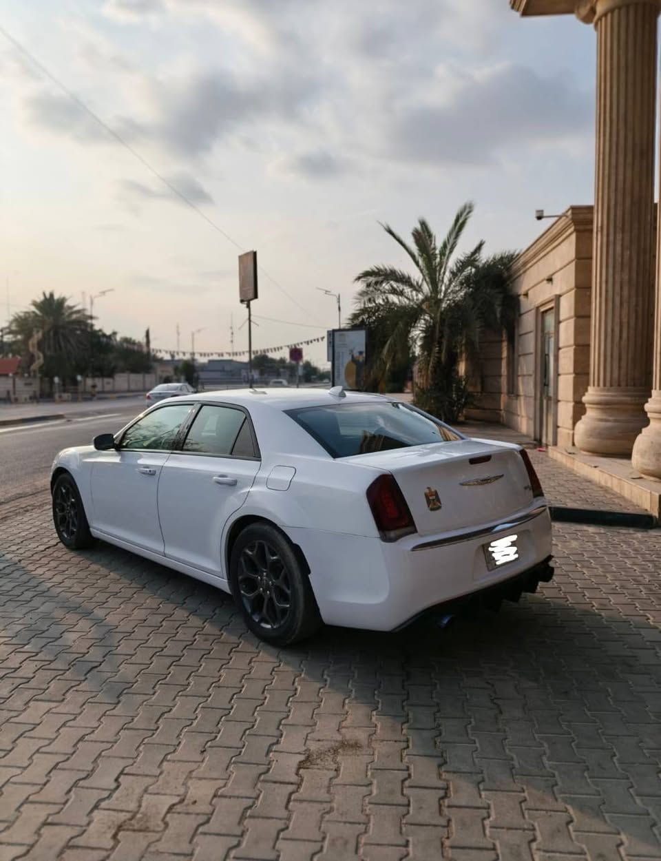 السلام عليكم
للبيع كرايسلر  اوباما 
2015 فور ويل S رقم بغداد انكليزي الجديد   شرط التحويل 
هزه جديده 
حادث السيارة خلفي  (جاملغ خلفي صبغ و معجون بسيط و الصندوق كلير) وبيها بالعراق اقل من ربع البنيد  فقط 
ايرباكات سليمة 
سعر 163 وبيها مجال
مكاني البصرة
*********** البصرة, العراق
