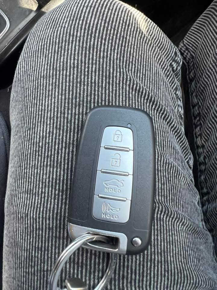 كيا صول أدوات 2014بصمة  
أبواب بصمة محرك كير كفاله  كصة جنطة موجودة بالبصرة متومة وجاهزة السعر قفل 50
***********
