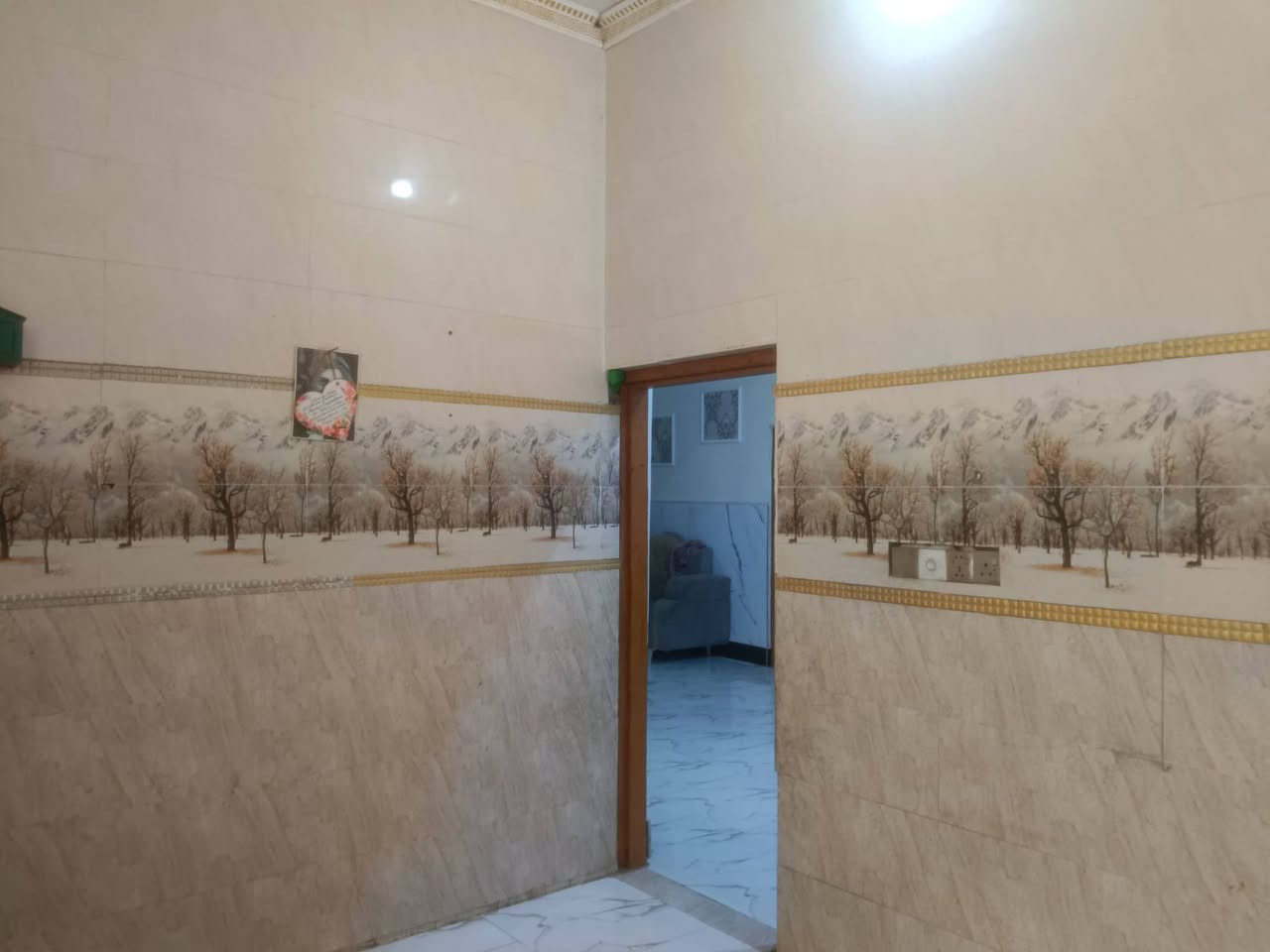 بيت بالاسكان الصناعي دور سيد حمزه البيت ركن مساحه 160 يحتوي على غرف عدد2 صاله مطبخ استقبال 
وخدمات متوفره من ماء ومجاري و كهرباء 
الاستفسار ***********
