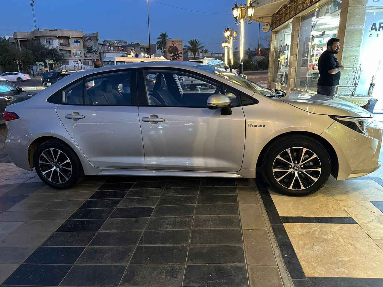 كورلا هايبرد صيني شكل الامريكي الوجبة الأولى 
الموديل ٢٠٢٤
الرقم بغداد تحويل ثاني يوم بأسمي
اللون شمباني ذهبي مميزالوحيدة بهيج لون
الممشى ٤٠ الف
المواصفات كامله عدا الكشنات مو جلد ولا كهرباء 
السعر ٢٣ مليون وبيها مجال
المكان شارع فلسطين 
للاتصال  +واتساب ***********
