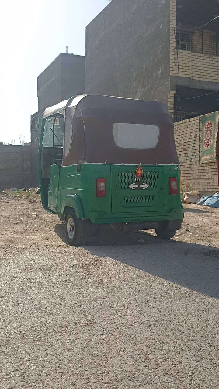 سلام عليكم تكتك موديل2022شهر 4 تكتك خير من الله مكينه مكفوله عده كلجات وزنجل مبدل شركه كشر بي بارد بصفحت الشوته تكتك قطره صبغ ومعجون ما بيها رقم ***********بي واتساب وارد ع الخاص مكان بغداد جسر ديالى/زعفرانيه
