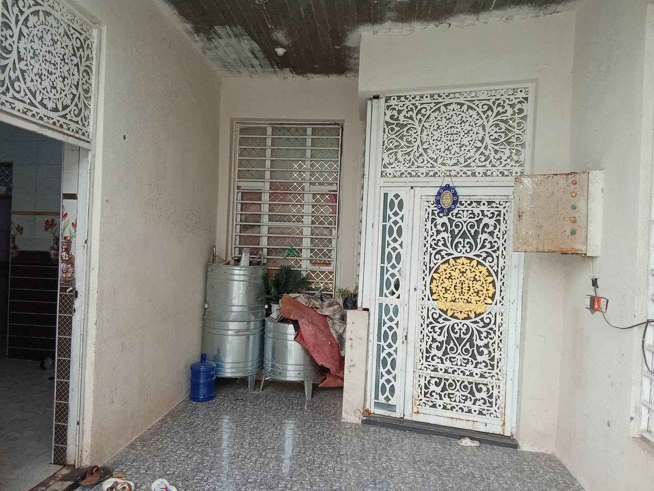 بيت طابو صرف مساحة 300م    حي العسكري شارع سيد جواد. الهاتف ***********
