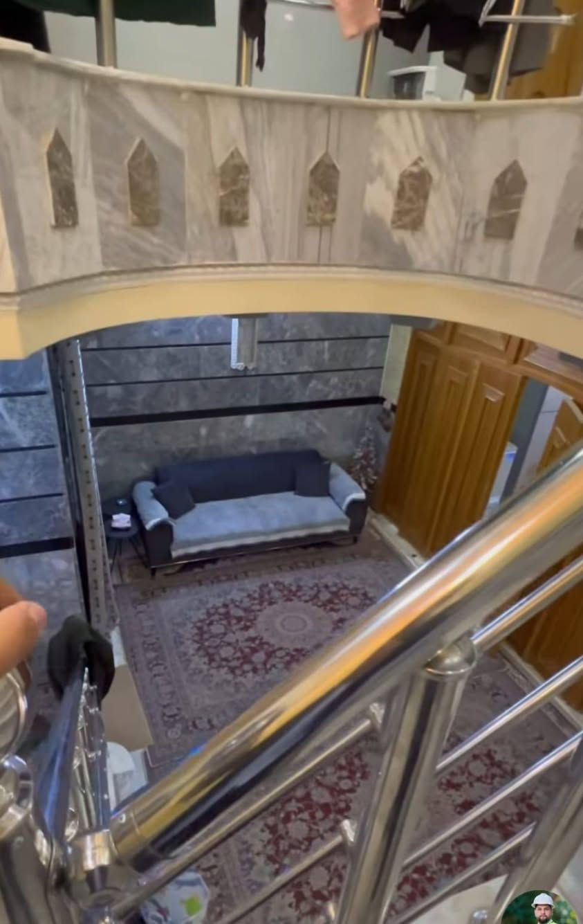 دار للبيع مساحه ١٣٠ متر حي الجمعية 
طابقين بناء سنه ٢٠٢٣ طابقين مال جناي 
٣ غرف نوم 
خريطه حديثه 
للاستفسار مراجعة مكتب الدر حي السلام شارع أبو الدجاج 
***********
