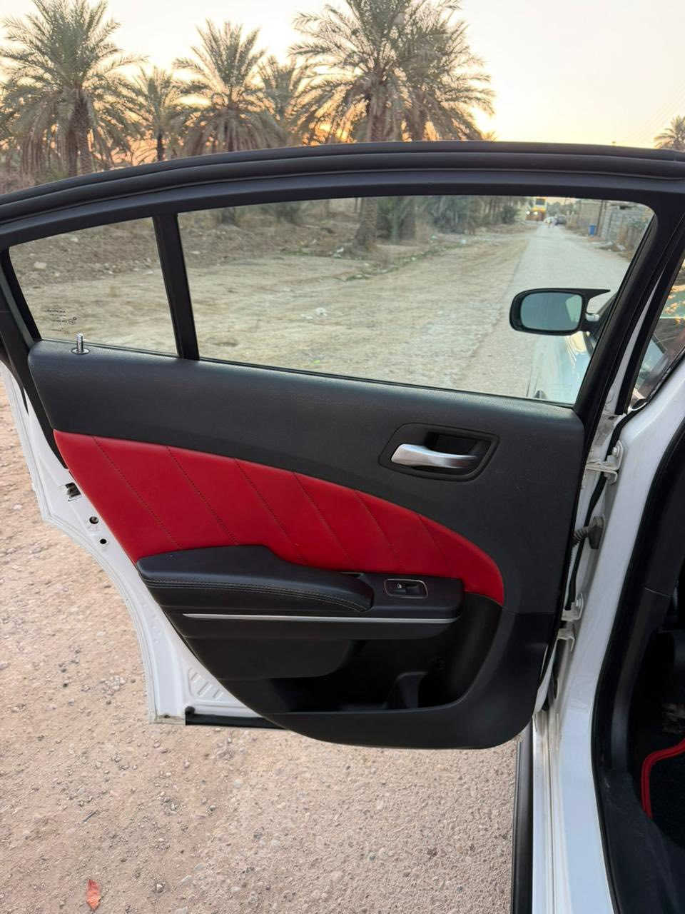 سلام عليكم جارجر موديل 19 فول مواصفات للأخير
بصمة + بصمة أبواب 

-2 فتحة سقف 

-3 كشنات جلد احمر 

شاشة حجم كبير + كار باي 

لدات متغير ألوان 

كشن السايق كهرباء 

محرك 3600 

رقم بغداد تحويل مباشر بأسمي 

عنوان بغداد الدورة 

السعر 195 وبيها مجال وجميع التفاصيل موجودة بالسونار تحياتي  ***********
