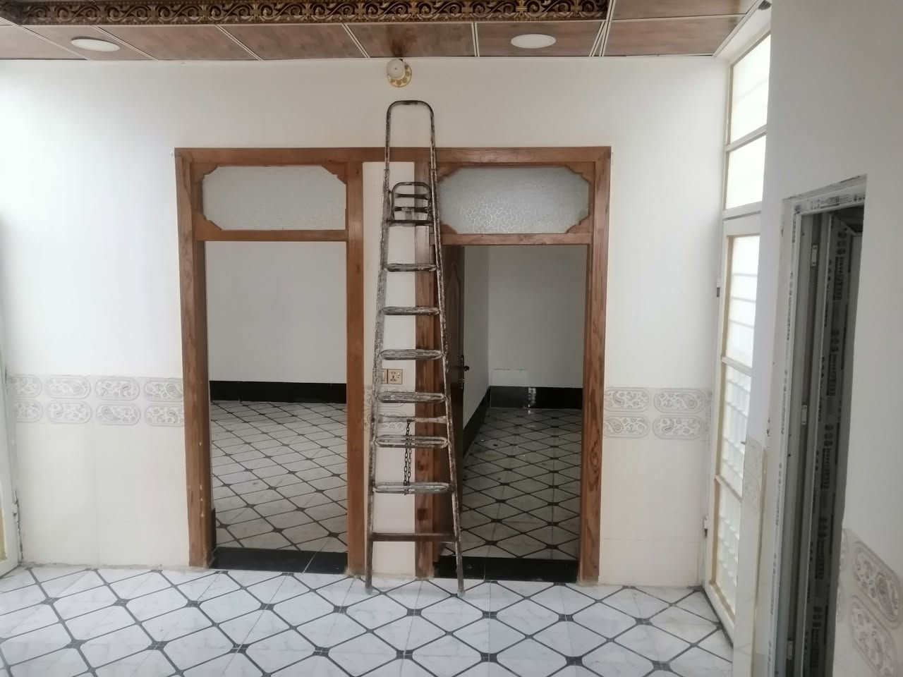 🏠 بيت ١٢٠
سعر النقد ( ٤٥) وبي مجال 
 
مرقم من البلدية + إقرار محكمه بأسمك ✨

🏗️ البناء: درجة أولى
🔹 صب كونكريت
🔹 طابوق جمهوري
🔹 أرضيات بورسلين
🔹 جدران سيراميك
📌 يحتوي على:

* غرفتين 
* صالة
* مطبخ
* صحيات

📄 الطابو: زراعي + إقرار محكمه بأسمك  

🌏العنوان //شارع الصب مقابيل قرية الغدير 

كافة الخدمات متوفرة ***********
