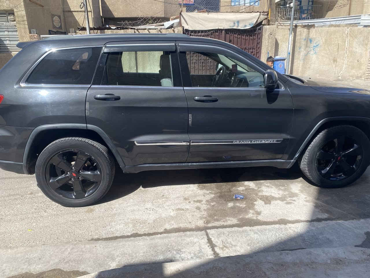 السلام عليكم جيب لاريدو للبيع موديل ٢٠١١ بدون حادث كلين بيها بس صبغ بنيد وجاملغ بدون حادث شاصي ولغد مكفولات ايرباك سليم مكينه ٦ سلندر كير مكينه مكفولات تو ويل تبريد قطعتين مواصفاته بصمه+بصمة ابواب تحكم استيرن شاشة كشنات جلد كرسي كهرباء قطعتين تبريد سستم صوت تخم تاير جديد حدايده جديدة رقم وهزة جديدة سيارة مال بيت ممتعوبه العنوان بغداد حي العامل السعر148وبيها مجال الهاتف *********** غير متواجد ع فيس
