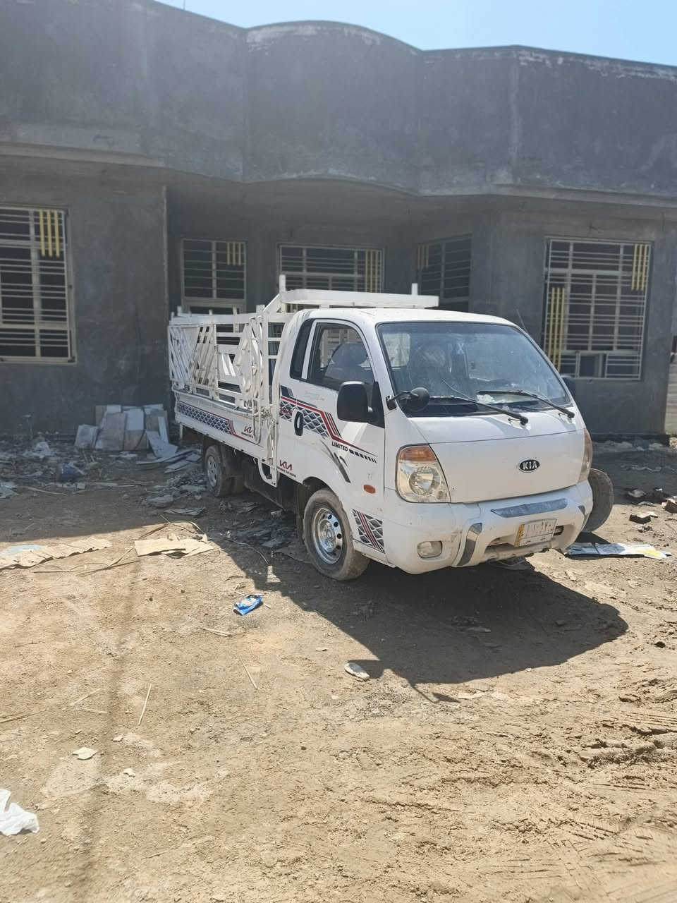 سلام عليكم  كيا مديل 2008 للبيع سعر 75 وبيه مجال بسيط مكاني كربلاء طويريج للاستفسار اتصل على رقم ***********
