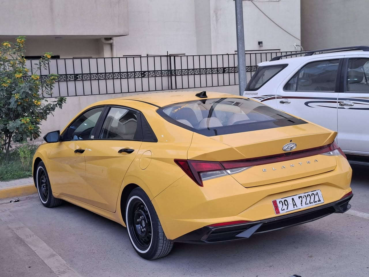 سلام عليكم البيع النترا وارد أمريكي موديل ٢٠٢١
رقم واسط انكليزي بسمي هزه جديد مصفريه هيه وقرامات 
كير عادي ٦ نمر بلادي مكفول    السعر ١١٠ ورقه ماشي ١٠٠ ألف 
محرك ٢٠٠٠ دوش مكفول لا تبخير ولا مفتوح بلادي 
تبريد ثلج تخم تاير جديد صدر أمامي وخلفي جديد سياره جاهز 
البيع فقط بدون اي مراوس مكان سياره بغداد ناحية الوحده قريب عل مجمع بسمايه  صورة الحادث بل منشور 
شواصي سياره كله سليمه تفيد مال جناي جاهز من كل نواحي 
***********    ***********
