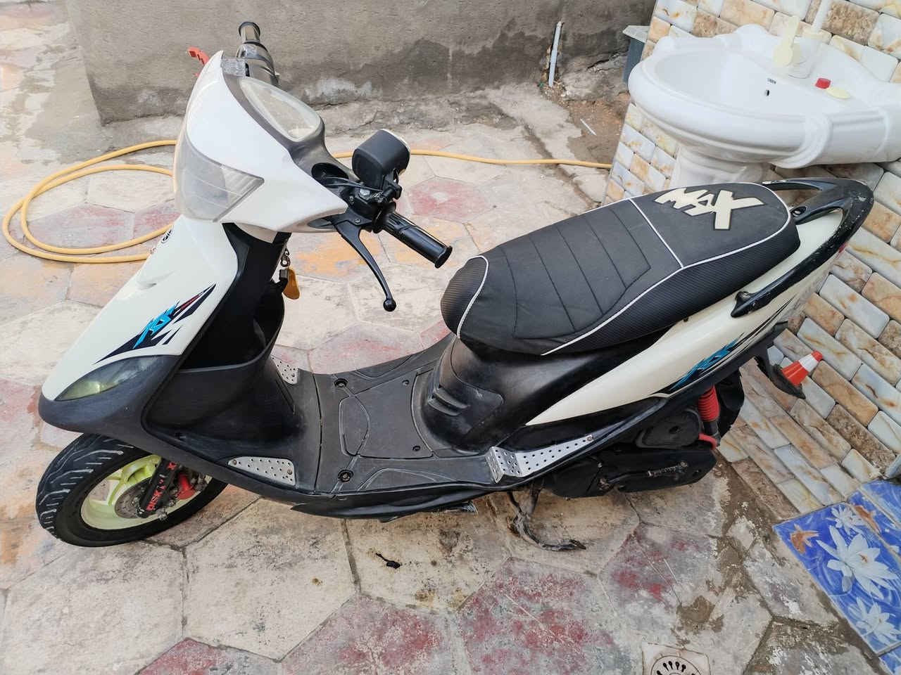 دراجه ماكس عدله البيع بسعر مناسب مكاني السماوه وهذه رقمي الستفسار ***********
