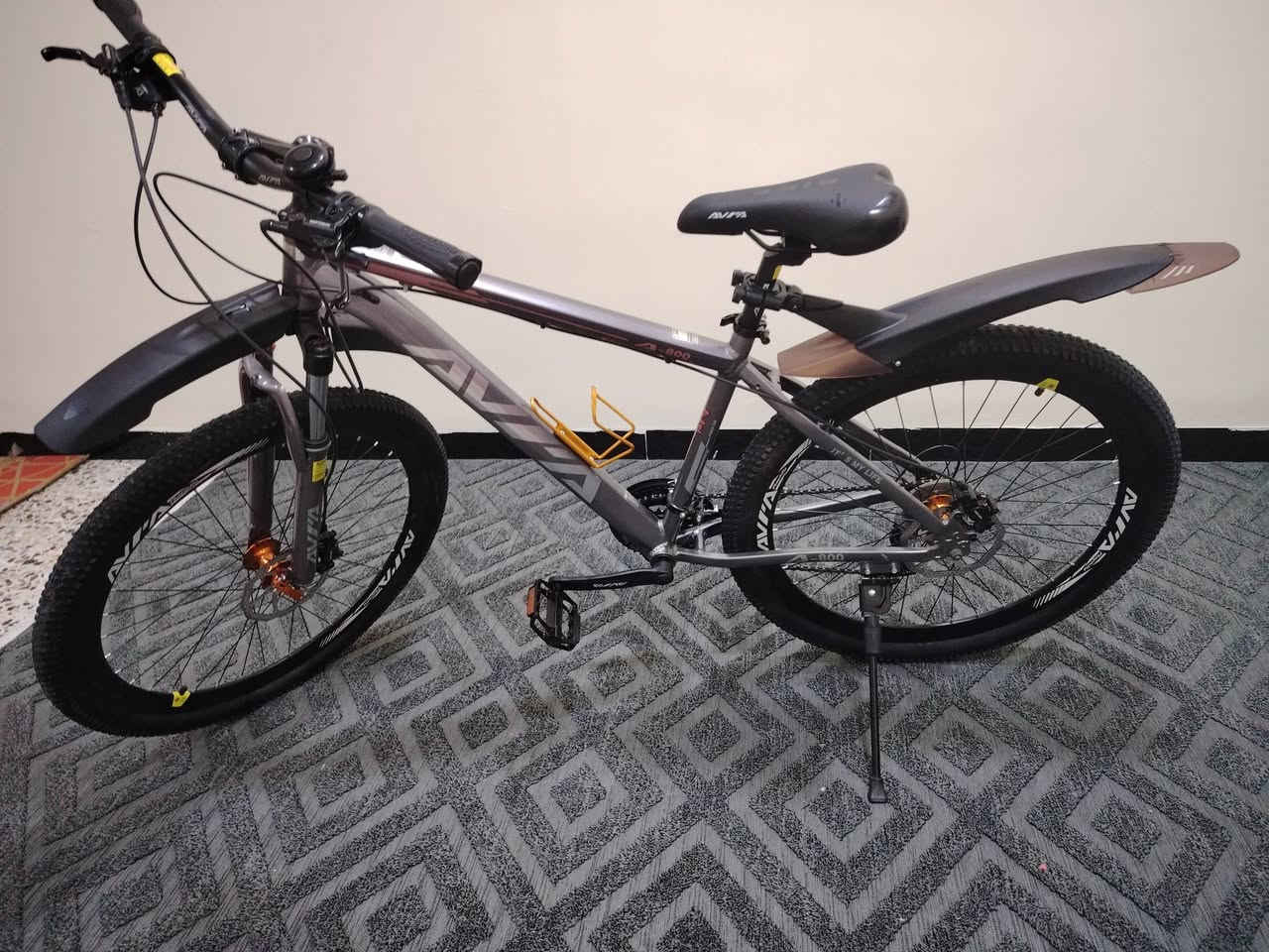 سلام عليكم باسكل جبلي حجم 27 او نص بريك دهن دبلات جديد ولله ما صاله سبوع السعر 200 او الرقم*********** واتساب فقط
