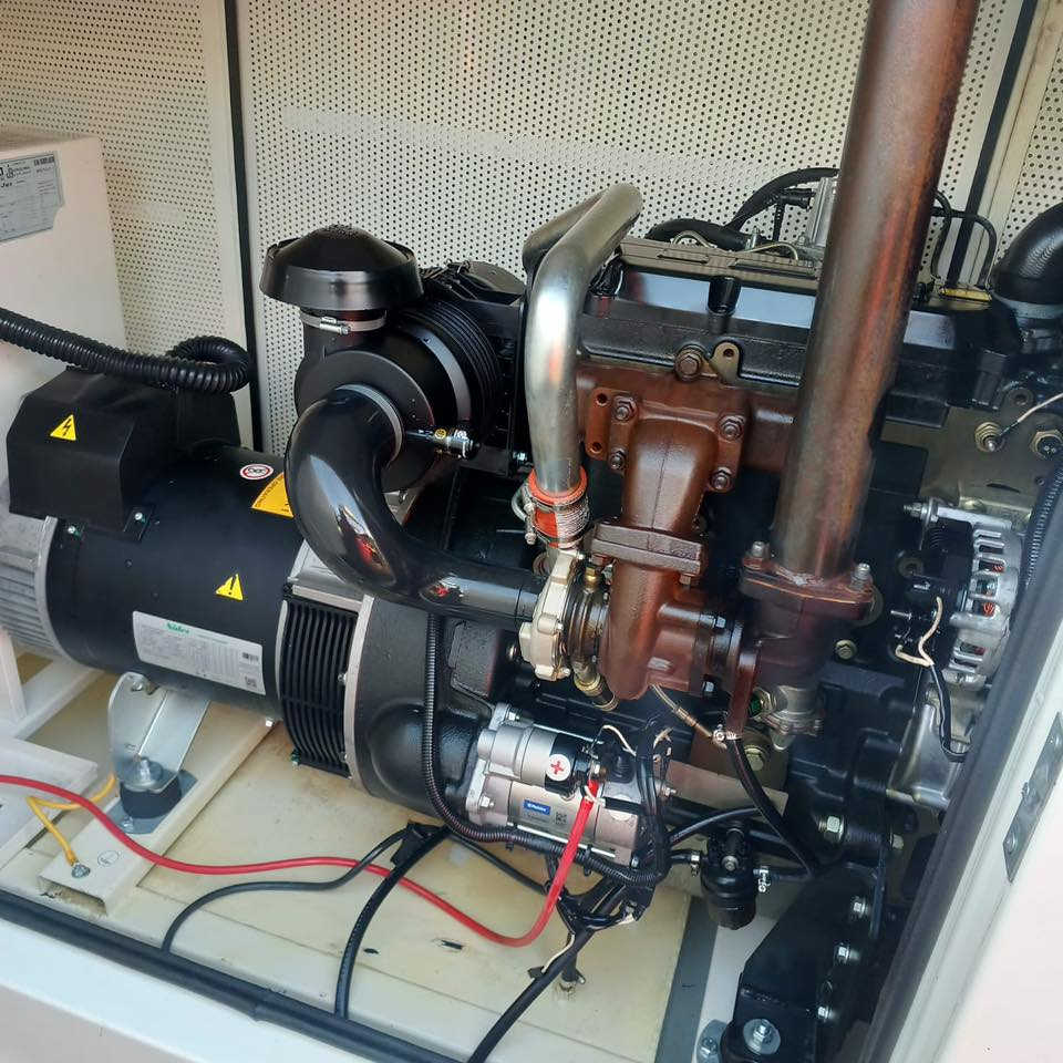 #مولدات_كهربائيه 
مولد بيركنز 3 سلندر سوبر كاتم جبيلي نضافه 90% شرط الشغل والحمل نظام حمايه كامل ونظام تشغيل ذاتي 

📍التوليد 50 KVA لوري سمر 
📍السعر خاص او اتصال بالرقم التالي 

العنوان اربيل الصناعه الجنوبيه 
للاستفسار  واتساب(***********) يوجد توصيل لجميع المحافظات 🚛
