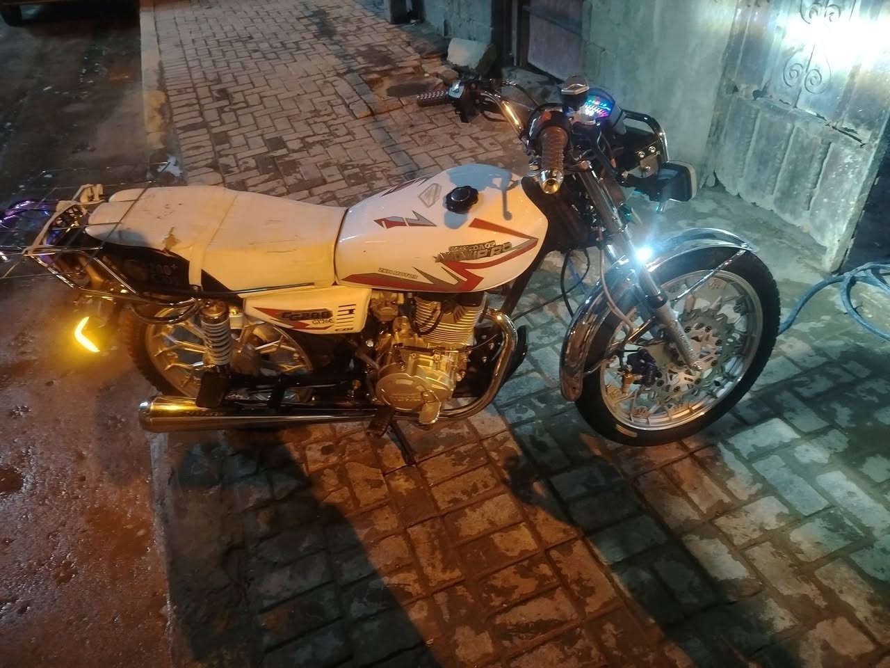 ***********
2025
٨٠٠
