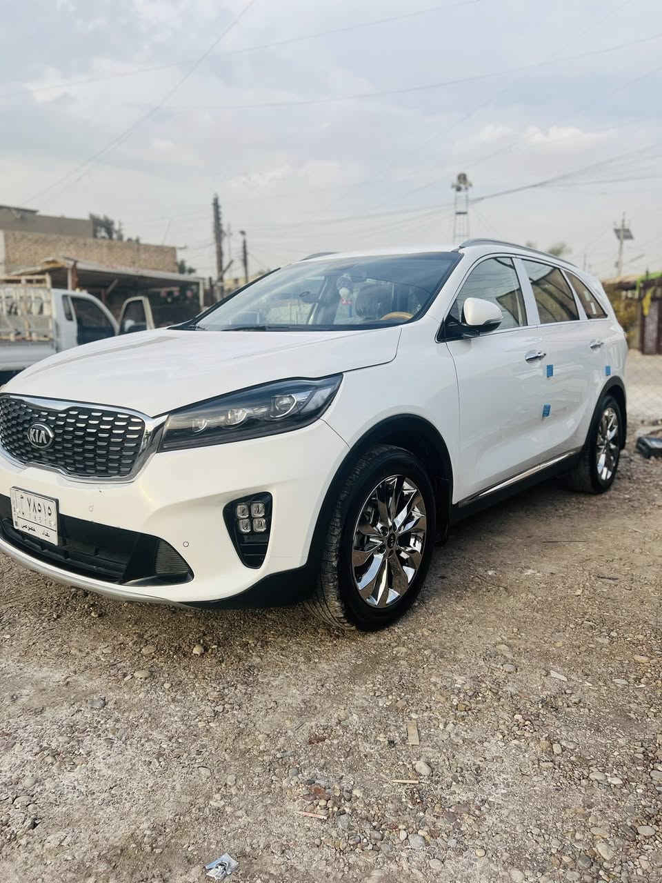 سلام عليكم سورنتو موديل  2019 خليجي محرك سته سلندر سياره ماشيه 56 ألف حقيقي سياره مكفوله كفاله عامه شرط سونار  تحكم ستيرن مري شفط سايد بريك برجل حساس امامي خلفي سياره رقمه بغداد مكاني بغداد البياع قماره حديد السعر 265 وبيه مجال ***********
