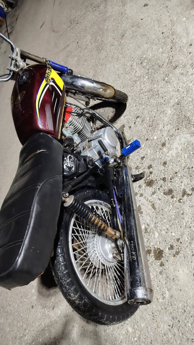 سلام عليكم
دراجه للبيع او المراوس بماكس او بوليس 
دراجه خير من الله مكينه تشك الكاع دراجه تايكر موديل 22+غراض الدراجه موجوده مازده و اشاير وبك لايت وباتري وكفرات السعر خاص رقمي ***********
المكان تقاطع القدس
