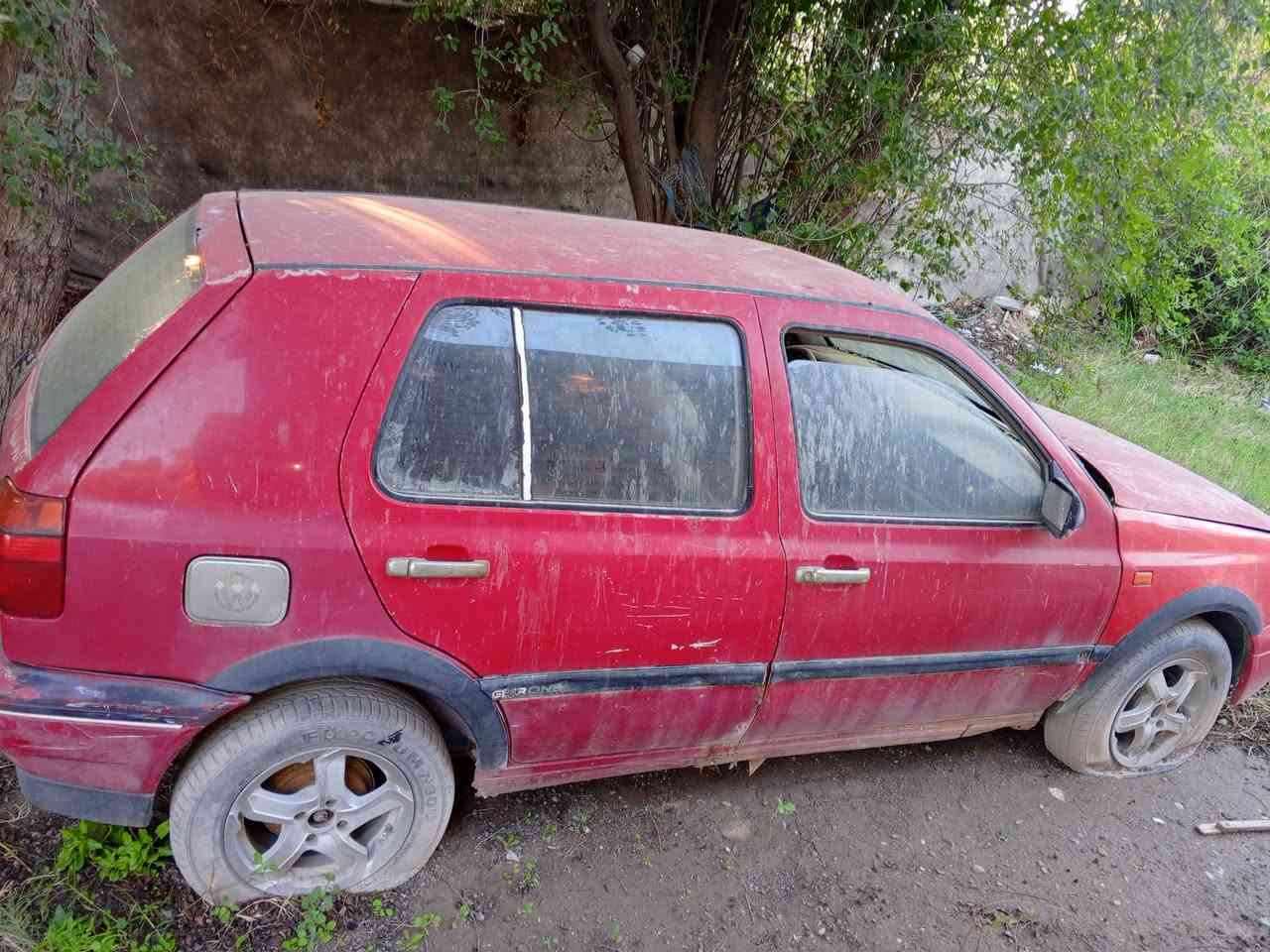 كولف البيع سياره متروكه صار سنتين مابيه لا ضربه ولا تبديل بدون راعي سياره رايدله محرك وعقل كير جانت شغاله بس محرك تعبان من نتركت بعد ماتشتغل اتصل ودلل ***********مكان حله سعر12ورقه
