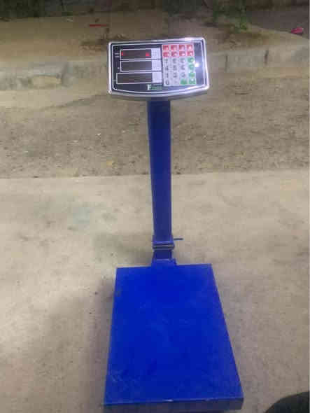 سلام عليكم ميزان للبيع درجه أوله الله شاهد ما صارلي أسبوعين من أخذته كامل ويا شاحنتا 
السعر ٤٠وبي مجال 
عنواني بنجه علي 
*********** كركوك
