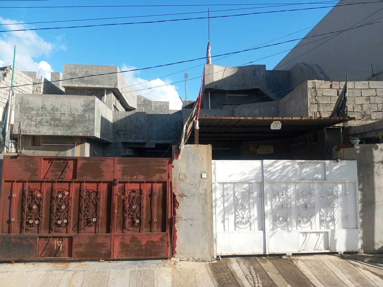 🛑 أعلان 

دارين للبيع طابو ملك صرف كل دار 125 متر طابق ونص 

🌍 الموقع حي العسكري مقابل اسواق روكان كل الخدمات متوفرة 

المساحة كل دار 125 متر 

الواجهة كل دار 6.25 متر 

☎️ للاستفسار اتصل ***********

أو مراجعة المكتب الكائن شارع العام بأتجاه بغداد مقابل حلويات علي الحمداني وصيدلية سما طوز 
ومن الله التوفيق 🏡
