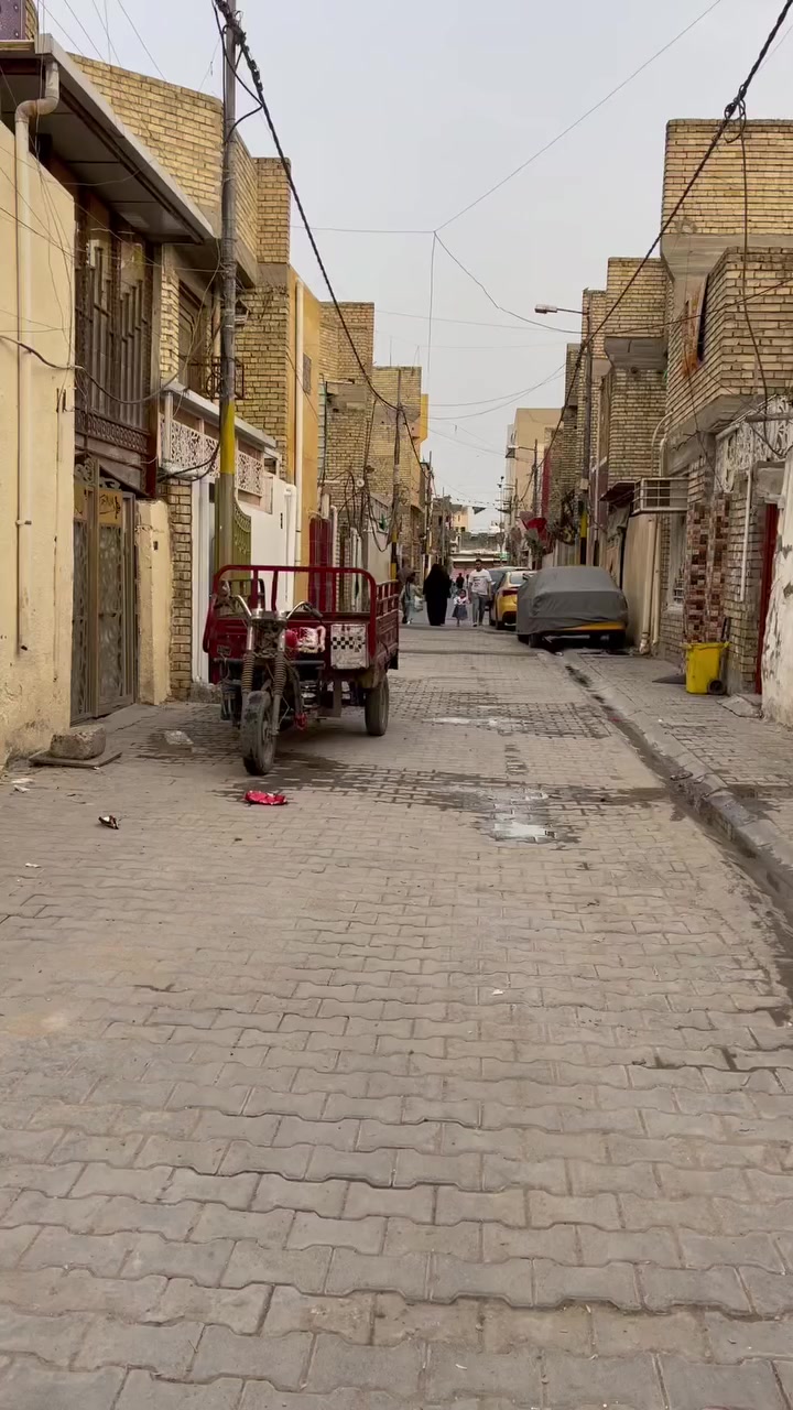 نصف قطعة للبيع المساحة 72 قطاع 74 اول فرع مقابل سوق العورة طابق ونص الاستقبال والحمام الي بالبداية بناء جديد صب والباقي عكادة قديم نظيف السعر 90 وبيهة مجال 
رقم الهاتف. ‬ ‭0771 125 9419‬
