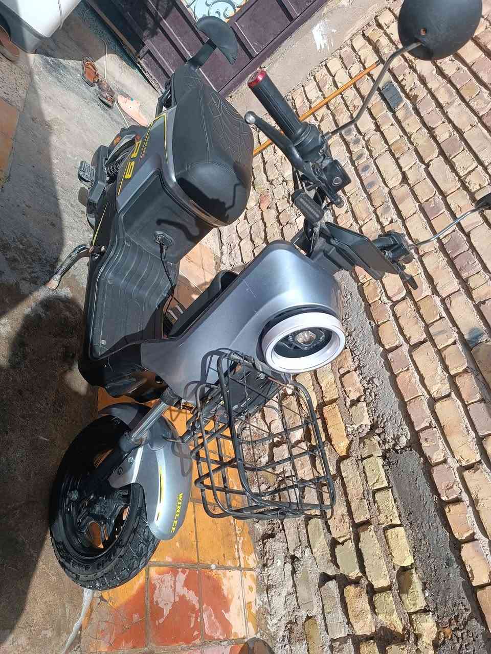 دراجه ار9 دراجه شحن مكفوله كفاله عامه من كلشي تخبل ماشالله  كلشي مابيها ابد سعرها مال مستعجل 350 بيها مجال الشراي مكاني بغداد الحسينيه مال راشديه بيها مجال حك الكروه ***********
