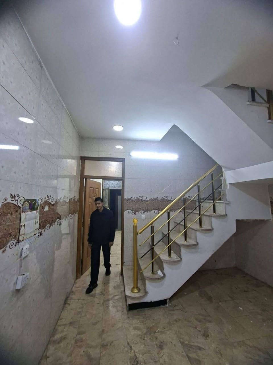 🔹للايجار في السيدية بيت 70م نظيف ✅
🔹يحتوي على 3 غرف نوم وصالة + مطبخ وخدمات  
💸الاجار: 750 الف 
📞للاستفسار التواصل عالرقم ***********
المصطفى للوساطة العقارية-مقابل لحوم جويلي
