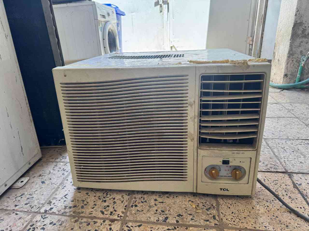 مكيف TCL شغال ومكفول نضيف تبريد فولل سعره 175 للاستفسار غلى رقم *********** او راسلني خاص المكان كوت شهداء شارع الاطلال
