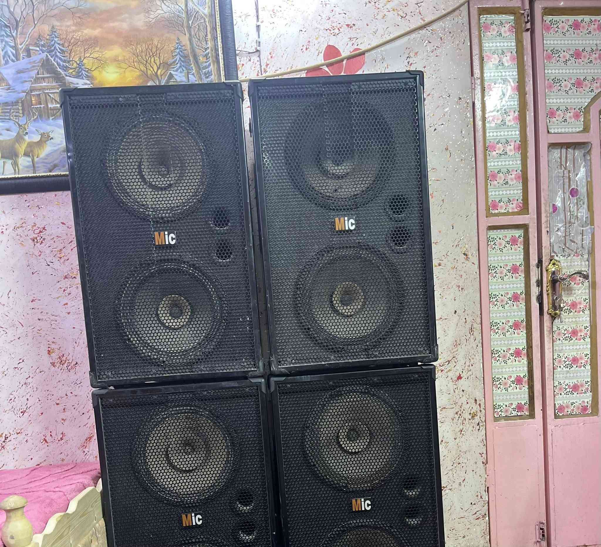 أربع سماعات 🔊  للبيع  ( وتندر 1100 ) 

الشراي يتفضل على هاذ الرقم (***********)
