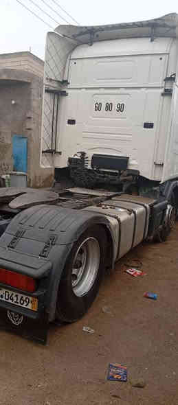 سلام عليكم سكانيا رأس تريله مربوط فلات رقم بغداد وجاهز لتحويل موديل ٢٠٠١ مشروع وطني تستلم لوحات إنكليزي بسمك سياره جديده احله من الصوره السعر ١٧٠ وقابل للتفاوض رقم موبايلي ***********
