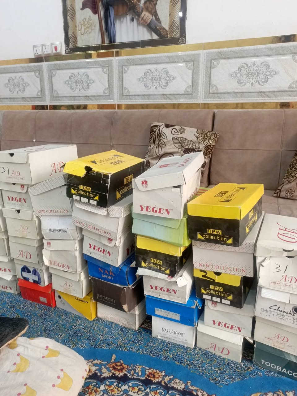 عندي شلعة مال تصفية محل احذية رياضي ورسمي وشحاطات 140زوج للبيع شلع بغداد الشعلة ***********
