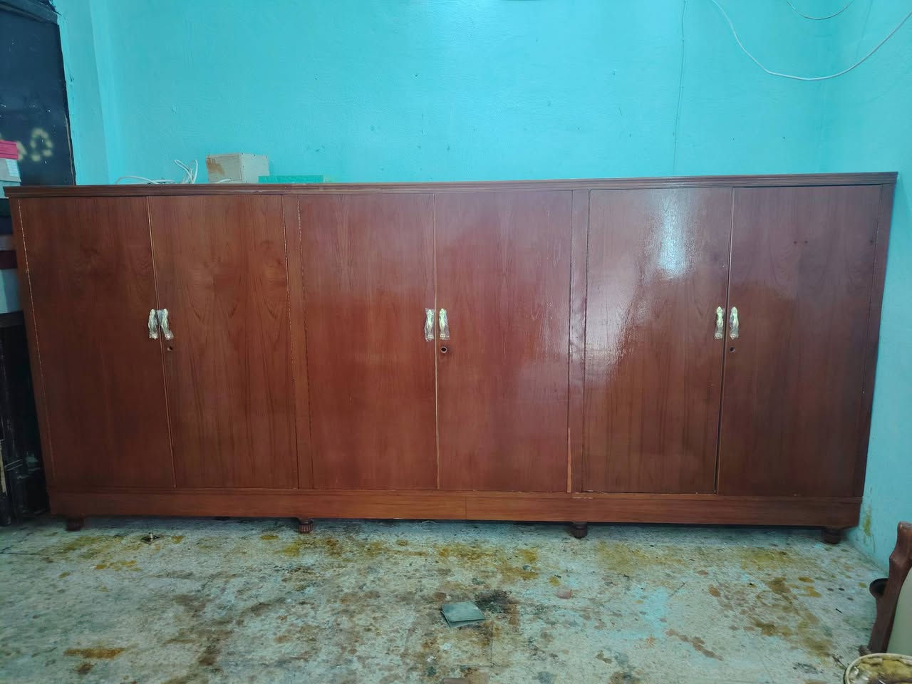 قنصور 6ابواب ارتفاعه 165 للبيع كامل نضيف ومصبوغ ويدات وقفاله جدد وداخله كلش نضيف حل وتركيب
السعر 225 الف وبيه مجال بسيط
للتواصل عل أرقام التاليه
***********
***********
