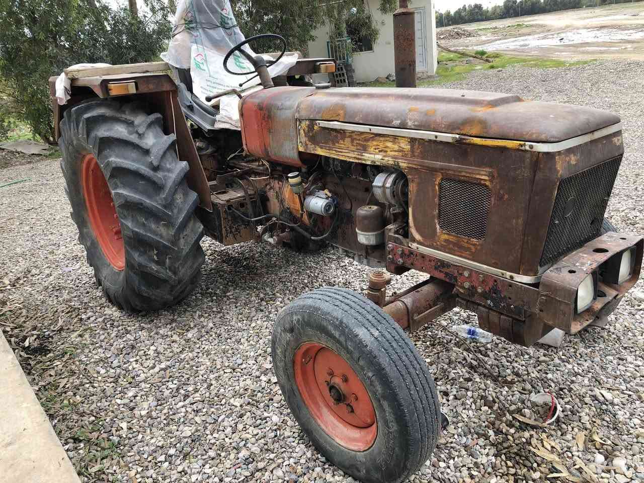 للبيع موديل 83 
سعر مناسب 26 ورقه مع الخرماشه 
مكان كلار


**إذا كنت صاحب هذا الإعلان وتريد حذفه لأي سبب، رجاءا أرسل رسالة إلى الدعم الفني**