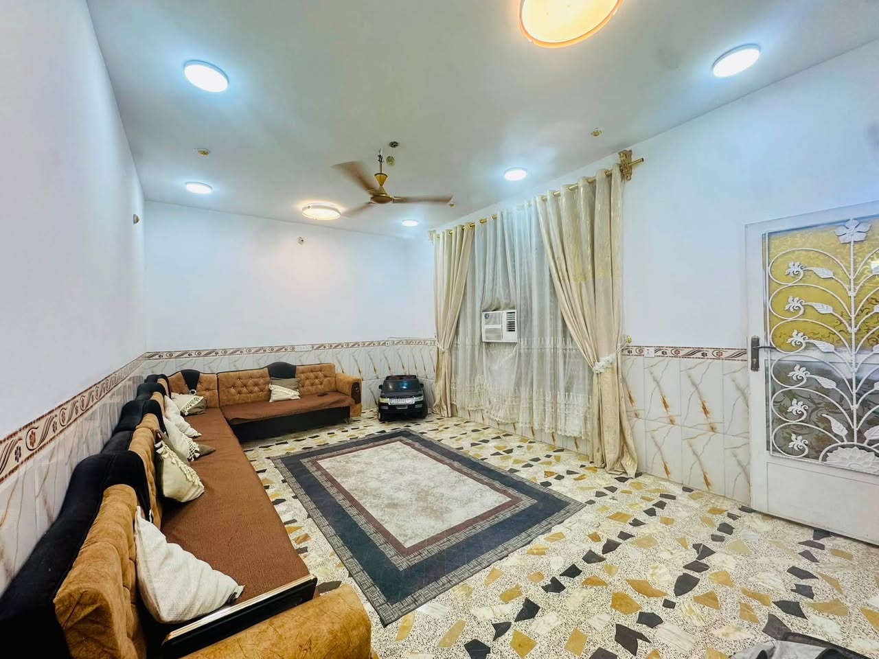 السلام عليكم بيت حديث طابو صرف حي الناصريه قرب اسواق ماما اشتريلي مساحه ٢٢٠
مطلوب ١٤ مليون اسكان 
***********
