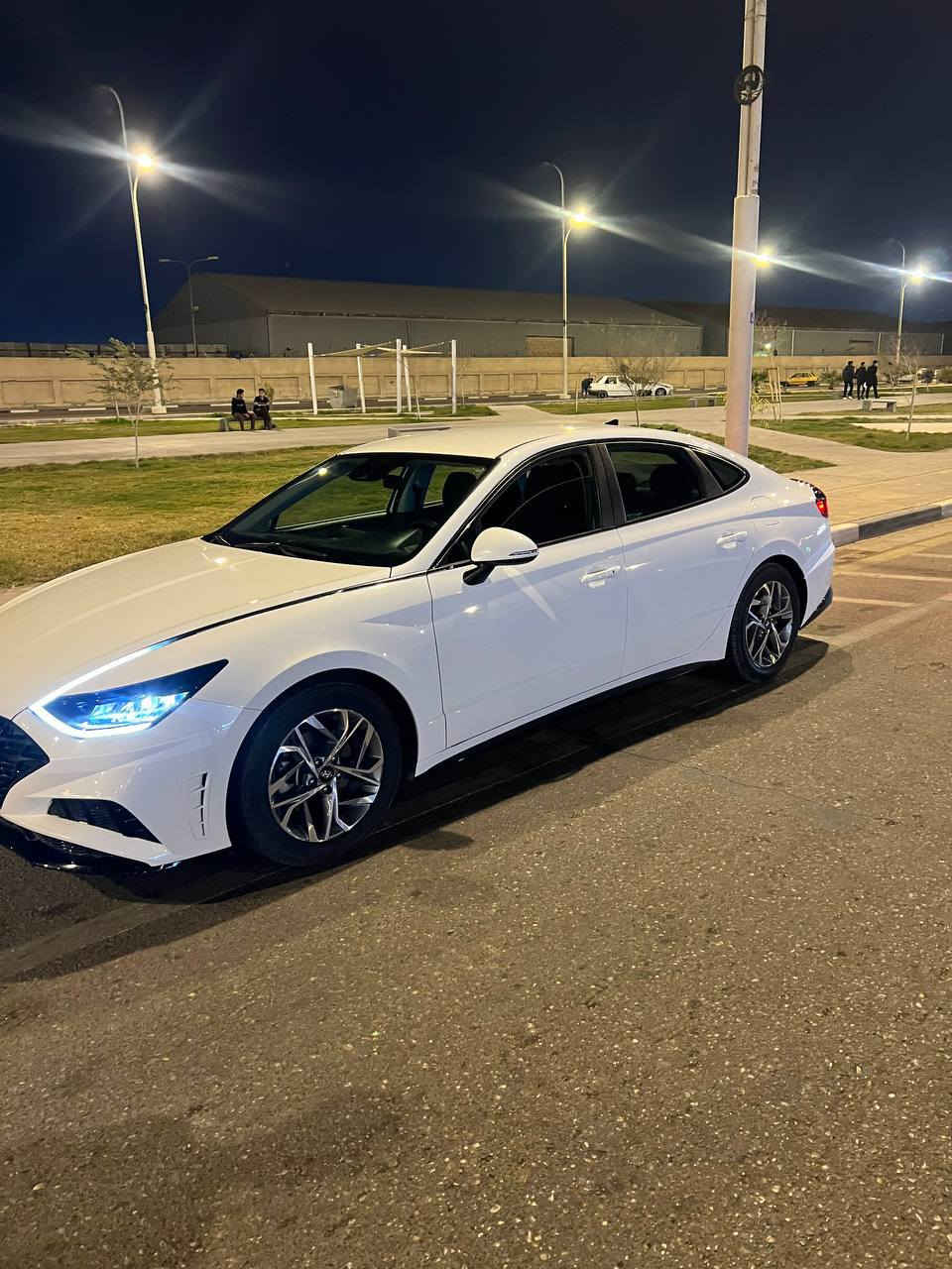 سوناتا 2023 ..فول مواصفات عدا الفتحة بصرة حرة تحويل ثاني يوم، حادث طعجة بل بند وتبدل .والباقي كفالة كلش.
بدون دواخل ايرباك ولا واحد مفتوح سيارة جاهزة من كلشي وجديدة بمعنى الكلمة 
السعر 187 ..وسعر جدا مناسب  
العنوان البصرة القبلة 
*********** البصرة, العراق
