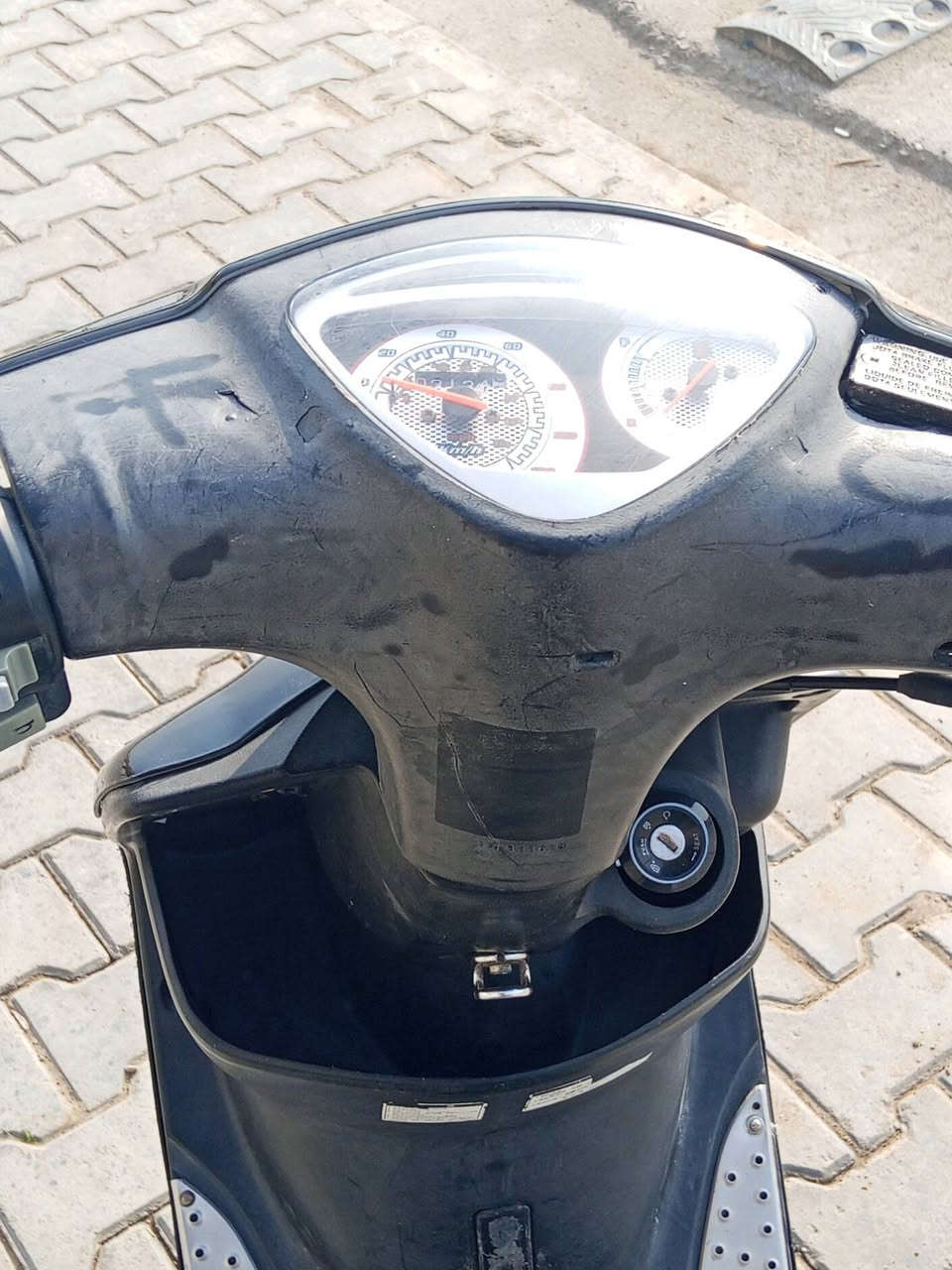 سعر 450 رقم ***********
سلام عليكم درجه ماكس عدله لبيع من لخير درجه كلشي شغال بيها شكو شي يشتغغل بيها قفل جنطه قفل ستيران لايت عالي ناصي هندر سلف كلشي شغال عداد كيلو مترات عداد سرعها هم شغال درجه مرتبه  مكاني كوت
