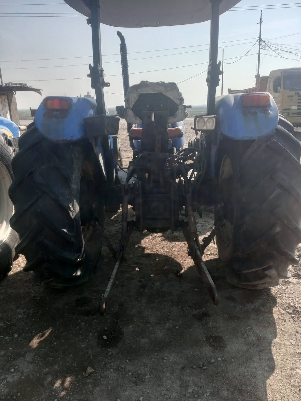 سلام عليكم نيهولند لبيع موديل 15 رقم واسط تحويل مباشر لمحرك ل تقيص ول بخار تخم تاير  جديد لعنوان ديوانية لمهناوية ول ستفسار عل لرقم ***********
