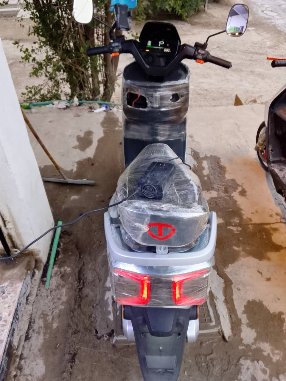 سلام عليكم دراجه تيسلا الريان دراجه نضيفه فول مواصفات  كلشي شغال مكفوله اشاير شغاله عالي زنون شحن يوئسبي دراجه نقصها بس السايق السعر مليون و100وبيها مجال رقم *********** واتس اب هم متواجت
