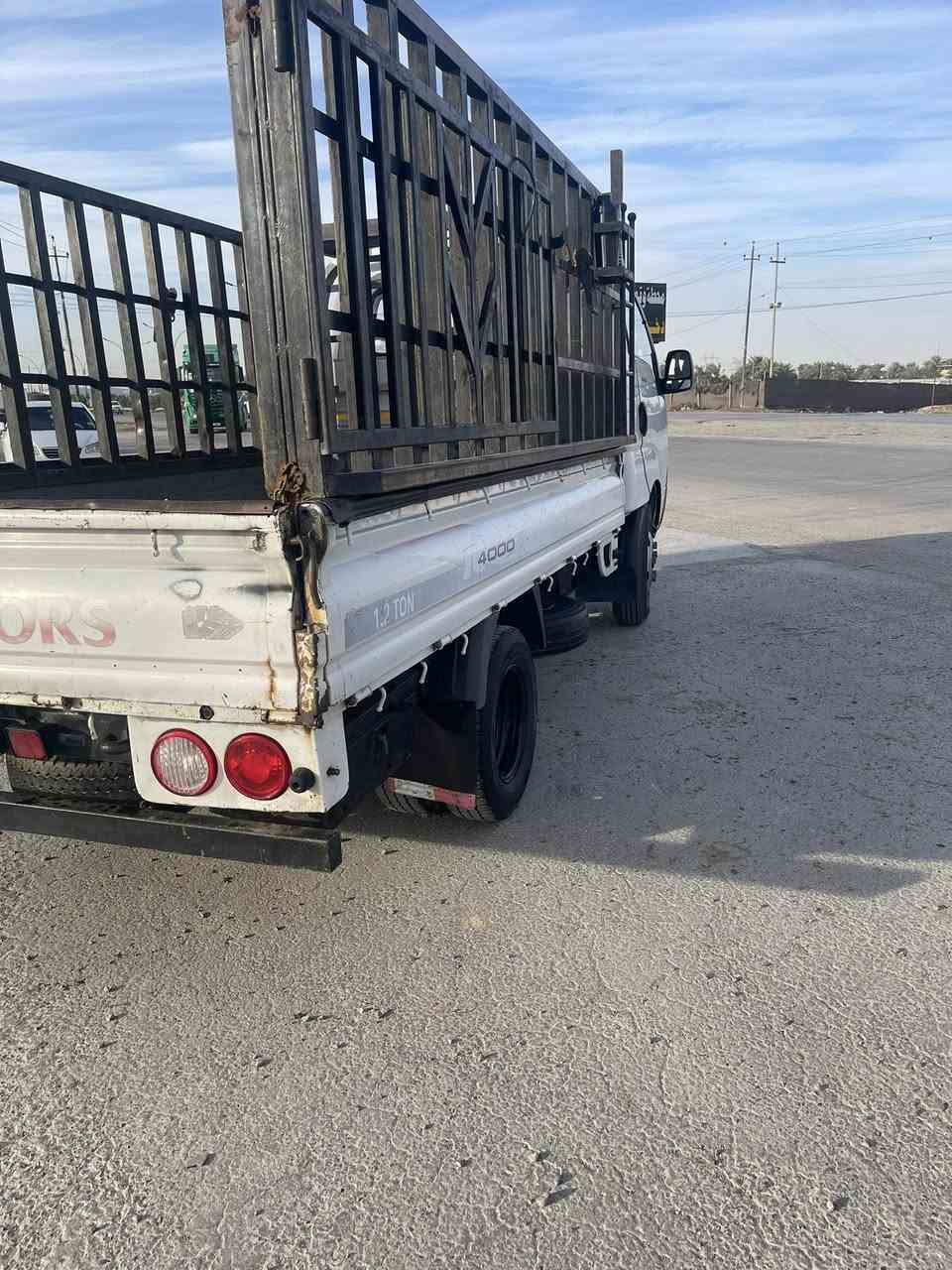 السلام عليكم ورحمة الله وبركاته فحل 18 باسمي تحويل مباشر جاهزة بيها خيط بخار تبديل بنيد  وباب جهة السايق بدون دواخل والباقي كفالة  *********** سعر 130 وبيها مجال عنوان بسماية
